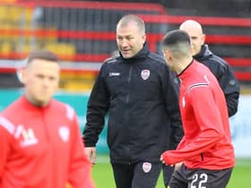 Alan Reynolds helps prepare the Derry City players for Friday's match at Tolka Park. Credit: Kevin Moore/MCI