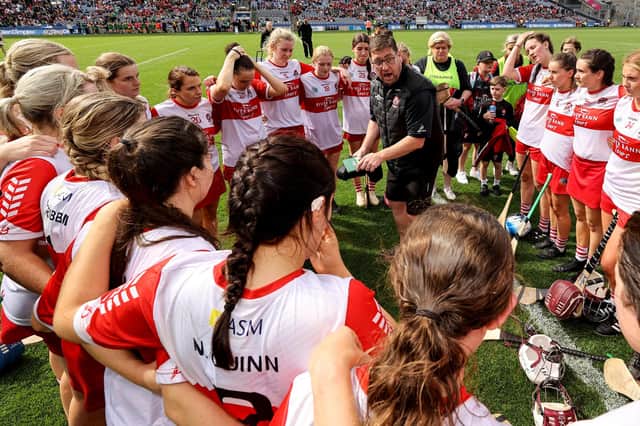 Derry Manager PJ O’Mullan speaks to the Derry team huddle after the 2023 Glen Dimplex All-Ireland Intermediate Camogie Championship Final in Croke Park ends in a draw.
(Photo: INPHO/Ben Brady)