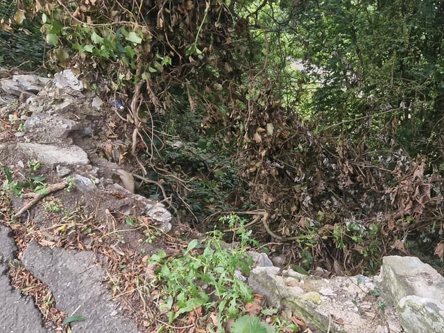 Loose masonry above 'the line'.