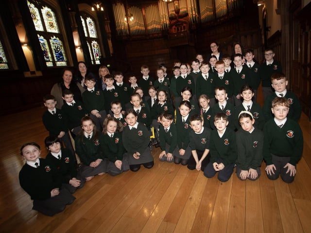 Primary 5 children, their teachers and classroom assistants pictured in the Main Hall, Guildhall.