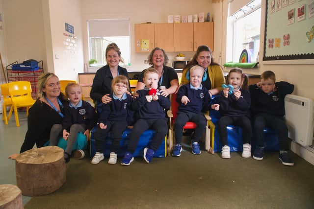 Ardnashee Primary School class with L-R Catherine Edwards (Teacher) and Class Assistants Amanda McLaughlin, Marian McGarrigle and Jenni Lindsay.