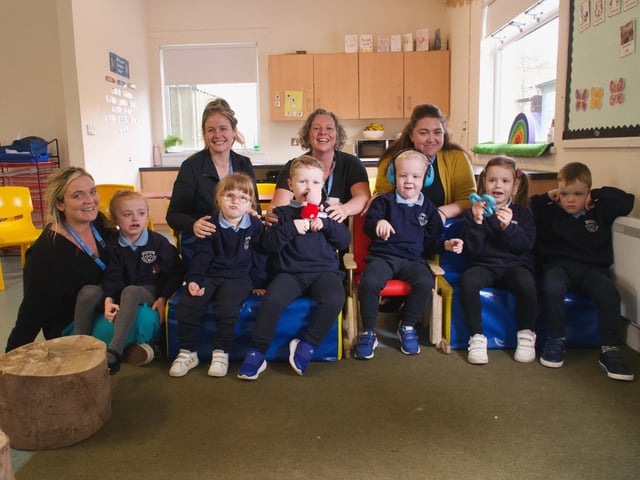Ardnashee Primary School class with L-R Catherine Edwards (Teacher) and Class Assistants Amanda McLaughlin, Marian McGarrigle and Jenni Lindsay.