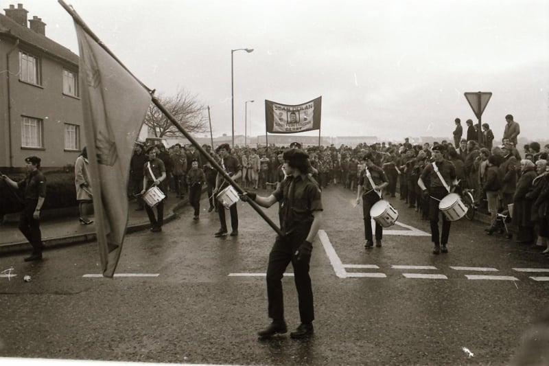 The Bloody Sunday march makes its way from Linsfort Drive onto Iniscarn Road in January 1984.