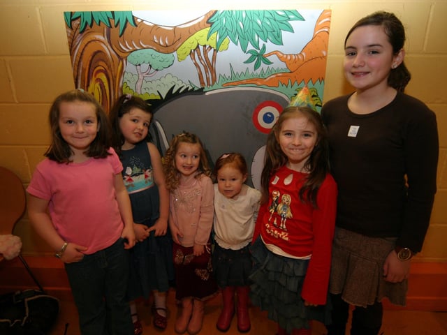 All girls together Rebecca, Enya, Erin, Summir and Nicole as birthday girl Adrianna celebrates her 4th birthday 0031/JML : Parties and celebrations January 2006: Adrianna McIntyre.