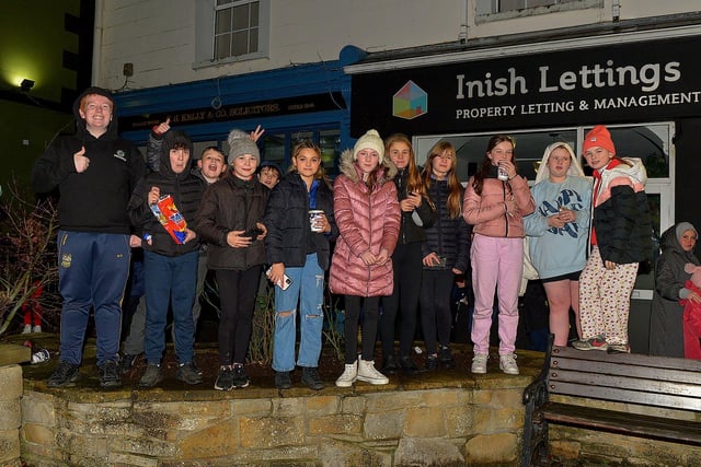 Waiting for Santa to arrive in Buncrana on Friday evening last. Photo: George Sweeney. DER2247GS – 88