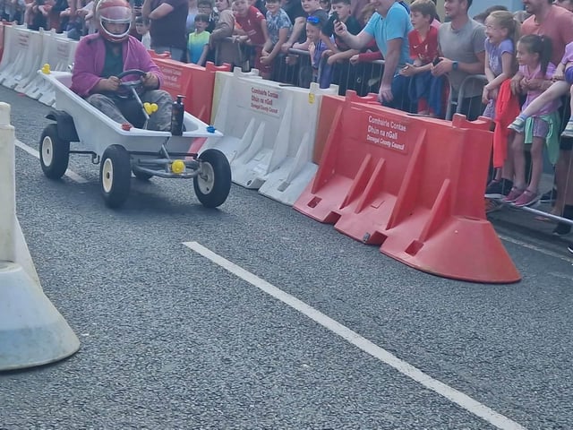 A competitor makes his way down Malin Street.
