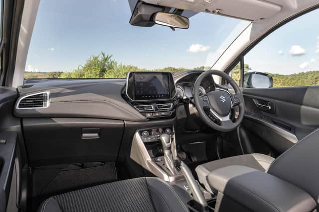 S Cross Full Hybrid.