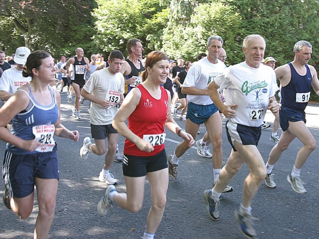 Runners setting-off at the start of the Gee's Waterside Half-Marathon from St.Columb's Park. (1609T33).:.