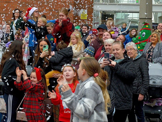 Children and parents gather at Foyleside Shopping Centre on Saturday morning to greet Santa. Photo: George Sweeney. DER2244GS – 62
