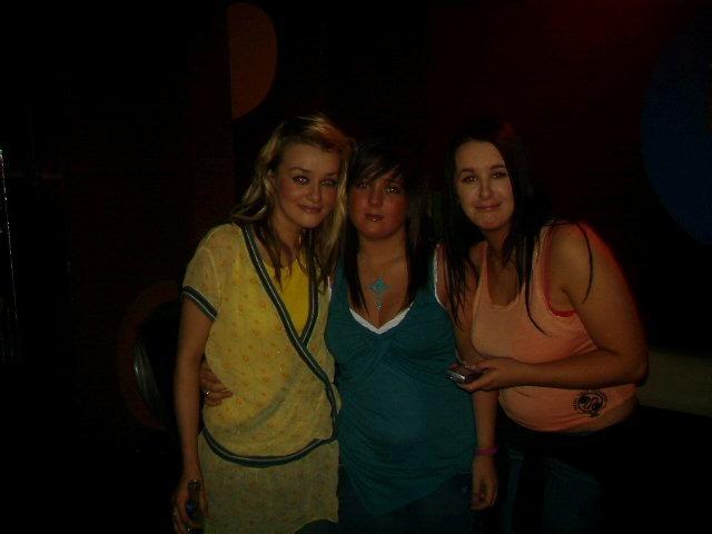 Exif-JPEG-422 : Out Last Night pictures in Derry bars in May 2005.