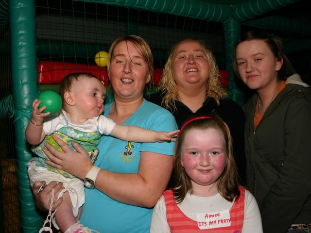Aimmee Kennddy with Fiona, Jodie, Michelle and Laura enjoying the party. 3527/dd : Parties in Derry in Spring 2006.