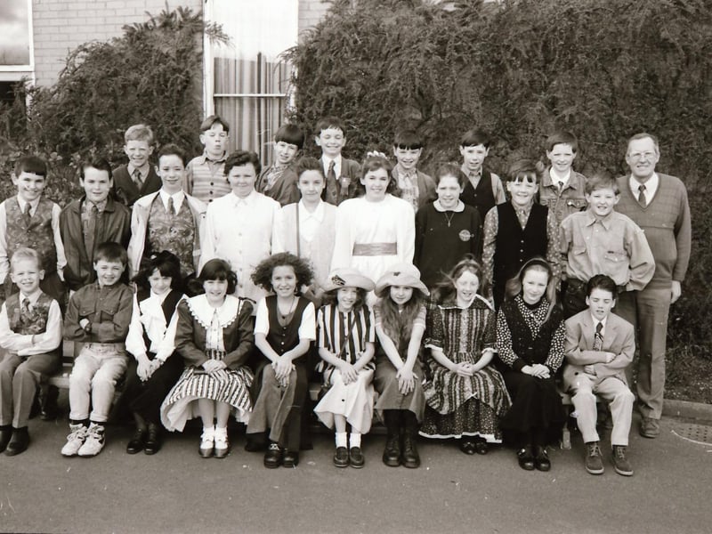 Derry schoolchildren making their Confirmations back in April 1994.