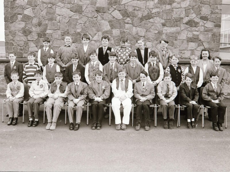 Derry schoolchildren making their Confirmations back in April 1994.