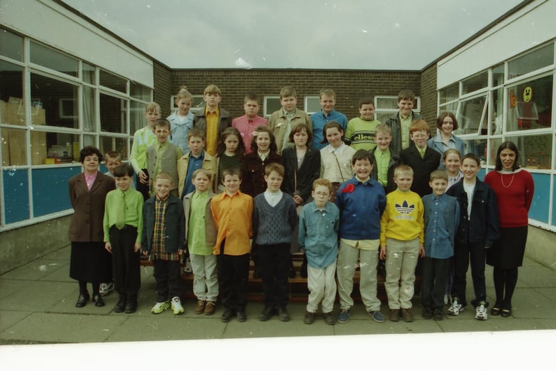 Pupils from Greenhaw Primary School who made their Confirmations in April 1998.