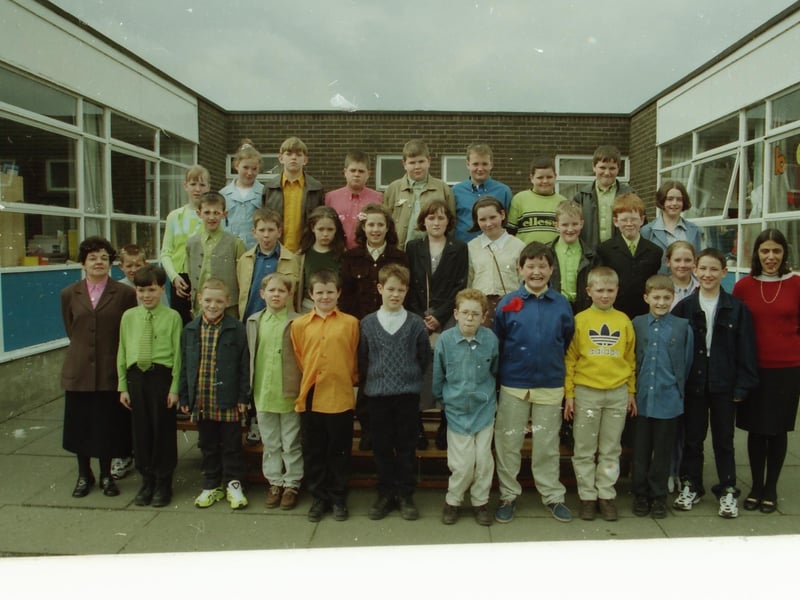 Pupils from Greenhaw Primary School who made their Confirmations in April 1998.