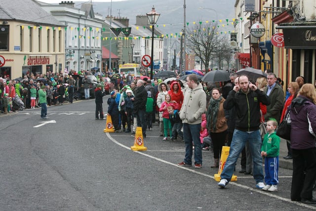 A section of the large attendance at Sunday's St. Patrick's Day parade in Buncrana. 1903JM43