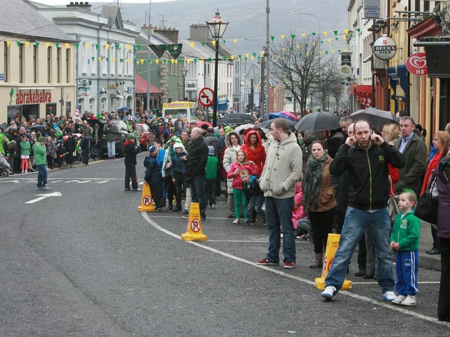 A section of the large attendance at Sunday's St. Patrick's Day parade in Buncrana. 1903JM43