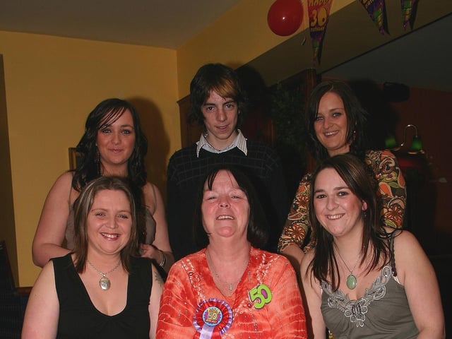 Mum Janet O Donnell with her family Kathy, Donna, Fiona, Gemma, Roddy and Connie. 4748dd : .