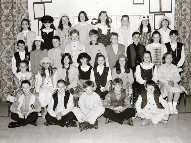 Confirmations from St Eugene's P.S, Nazareth House P.S and St Anne's P.S in 1995.