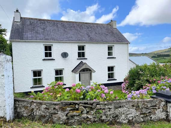 This beautifully maintained and modernised 2-storey, 3 bedroom farmhouse stands on a one acre site with Outbuildings and Sheds at Tullymore halfway between Malin Village and Malin Head only 5 minutes from Five Fingers Strand . The house which is part of an overall farm of 33 acres is being sold as a separate unit and is in excellent condition having been modernised yet retains many original features. The property, built around 80 years ago, has Bangor blue slates, pebble dash render, three spacious bedrooms, dual central heating, modern kitchen and spacious living room.