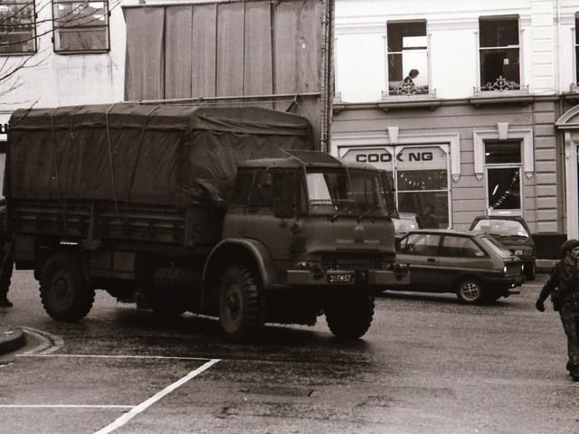 Ulster Says No march leads off from Derry.