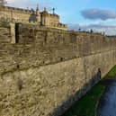Derry Walls overlooking the Fountain area. DER2102GS - 018