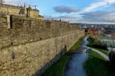 Derry Walls overlooking the Fountain area. DER2102GS - 018