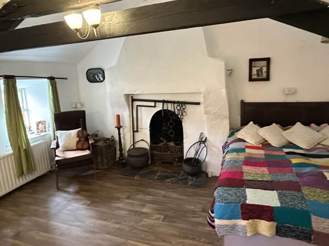 A stunning traditional thatched Cottage, originally built around 300 years ago, located by the sea at Culoort, Malin Head, Donegal, Ireland's most northerly point has come on the market for €195,000.
