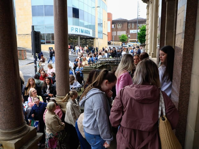 Hundreds queueing to get into St. Columb's Hall for Revive ‘Vinted in Real Life’ pop up event, on Saturday. (Photo - Tom Heaney, nwpresspics)