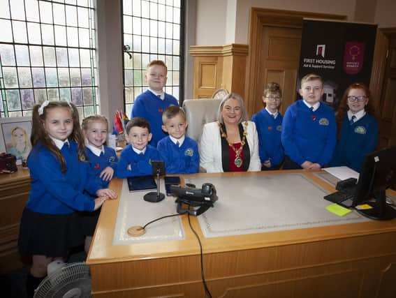 GUILDHALL VISIT. . . . The Mayor of Derry City and Strabane District Council, Sanda Duffy pictured with the School Council from St. Paul’s PS, Slievemore, Derry, during their visit to the Guildhall on Monday morning last. (Photos: Jim McCafferty Photography)