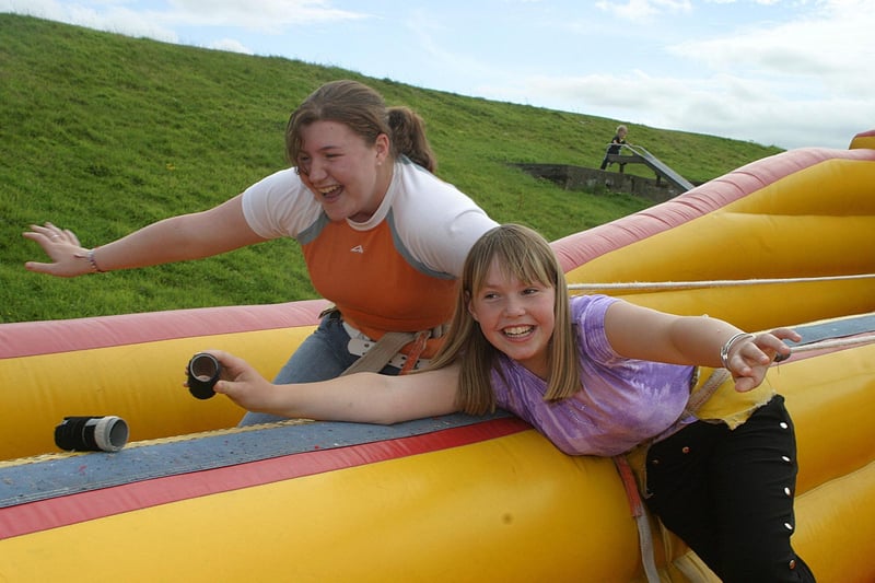 Derry youngsters enjoying summer in August 2003