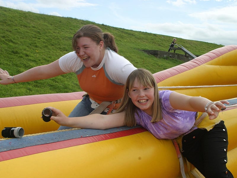 Derry youngsters enjoying summer in August 2003