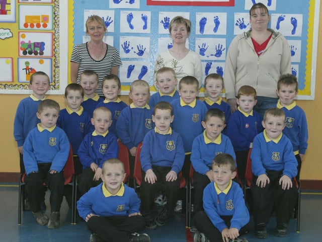 P1 pupils form Barrack St. Boys PS, Strabane with class teacher Mrs Annmarie McGlynn and classroom asssistants Gerardine Doherty and Alicia Gallagher.  (0310JB29):20 years on: Young people across Derry and Donegal starting school in September 2003