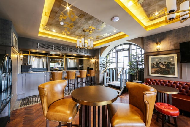 Corner House Pub & Lounge Cocktail Bar & Roof Terrace
