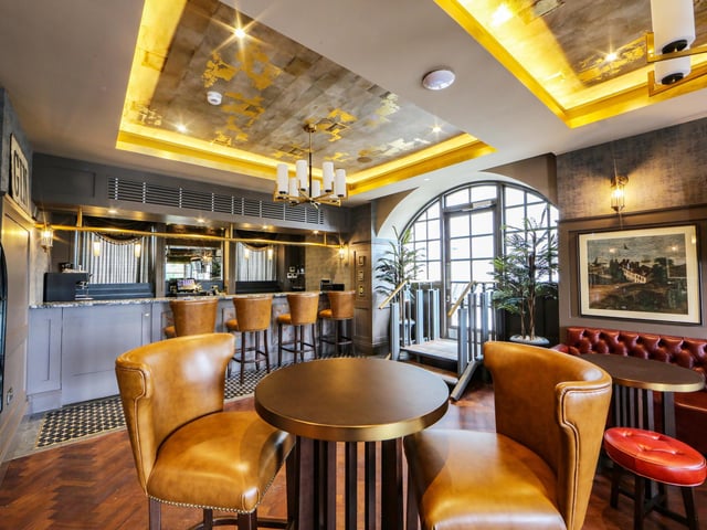 Corner House Pub & Lounge Cocktail Bar & Roof Terrace