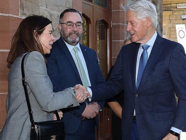 Bill Clinton arrives at the Guildhall