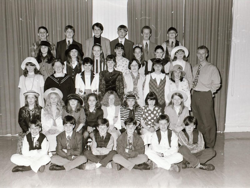 Derry schoolchildren making their Confirmations back in April 1994.