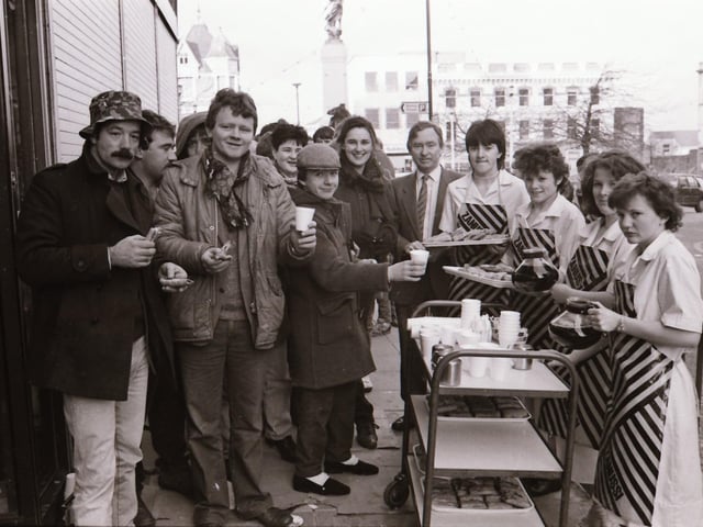 Austin's Sale queues and serving breakfast.