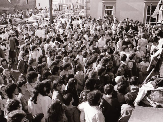 Crowds gather for Buncrana Live Aid in September 1985.
