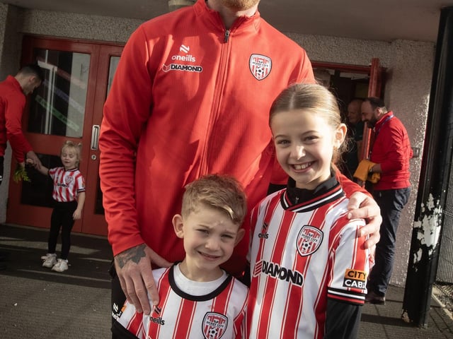 Derry City player Mark with Roan and Ora on Tuesday.