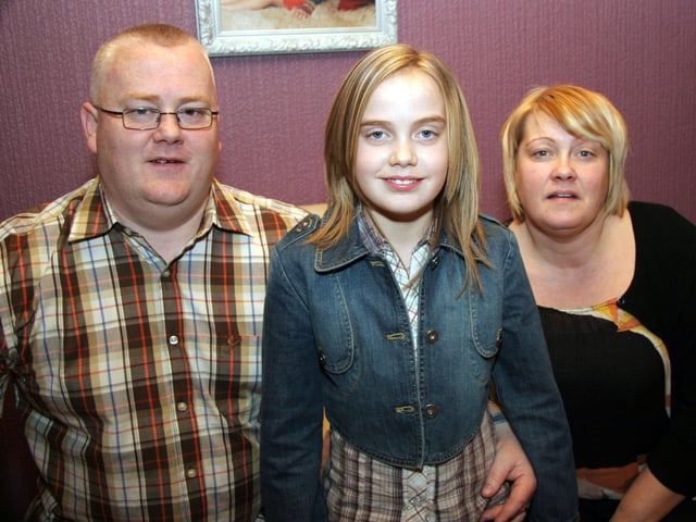 Sarah pictured with her mum Marie and dad Peter 0031JML : Parties and nights out in Derry and Donegal in February 2006.