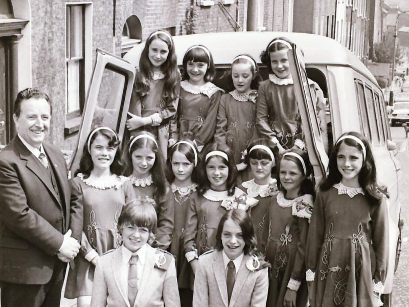 Brendan de Glin dancers leave to record for TV show at Dunluce.