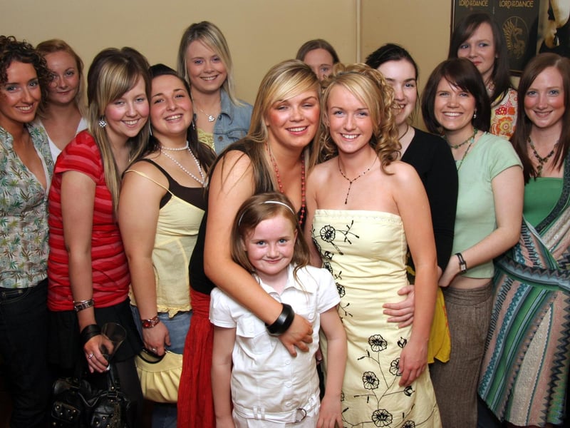 All girls togeht as Jennifer celebrates her 18th birthday at Sean Dolans 0637JML