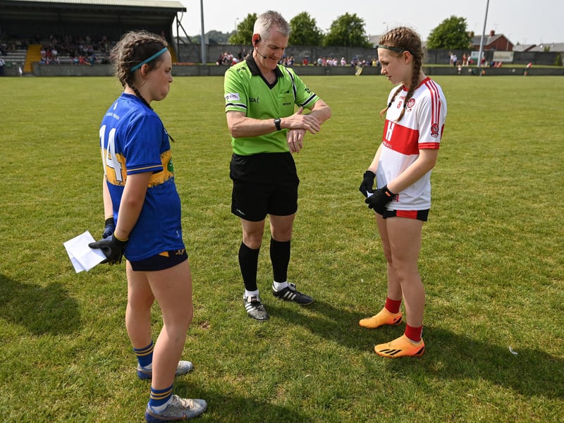 Tipperary captain Neasa Dwan, referee Philip Conway, and Derry captain Aine Young before the 2023 All-Ireland U14 Gold Final at Clan na Gael GAA Club in Dundalk, Louth. Photo by Stephen Marken/Sportsfile
