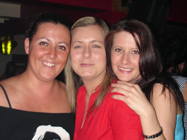 Throwback to when English DJ and radio presenter Trevor Nelson partied with Derry crowds in Earth Nightclub.