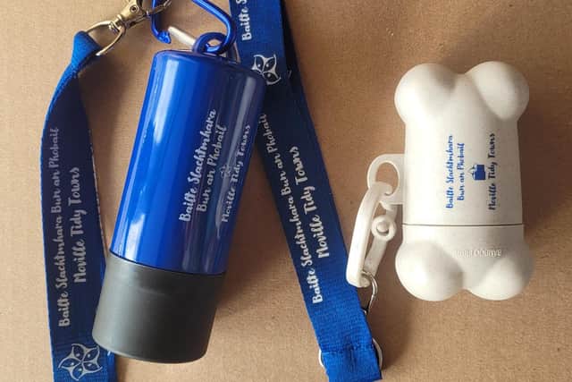 Moville Tidy Towns gas bought eco-friendly dog waste bag holders and lanyards which they will distribute for free to dog walkers/owners over the coming weeks.