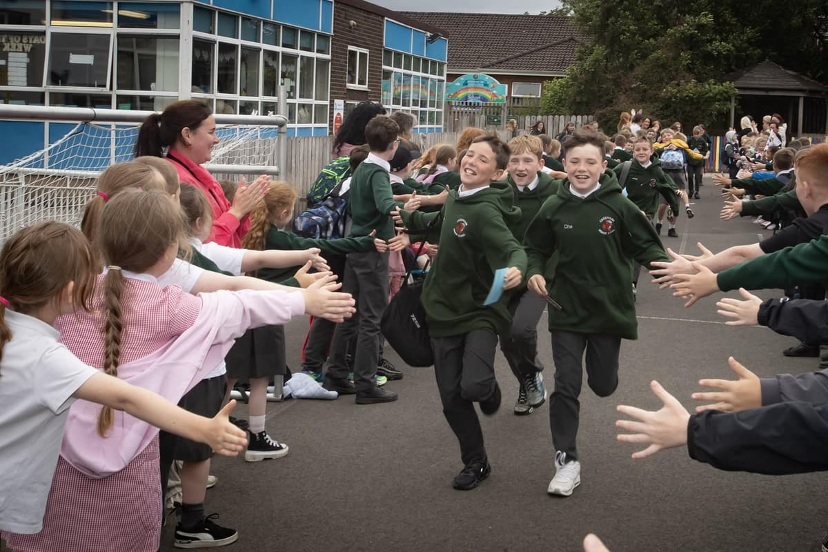 41 Great Pics As P7 Pupils Sign Off At Greenhaw Primary School In Derry 41-great-pics-as-p7-pupils-sign-off-at-greenhaw-primary-school-in-derry