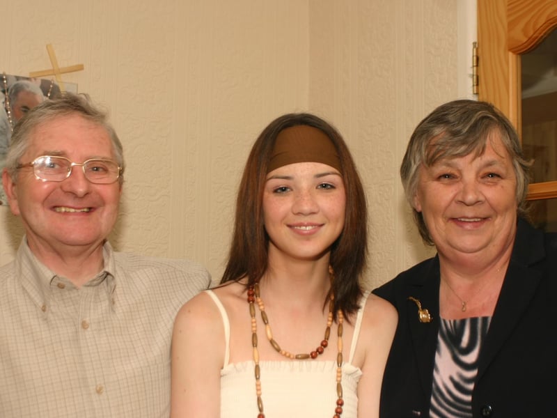 Laomi Donnelly with Grandparents 6947dd : Parties in Derry in July 2005.