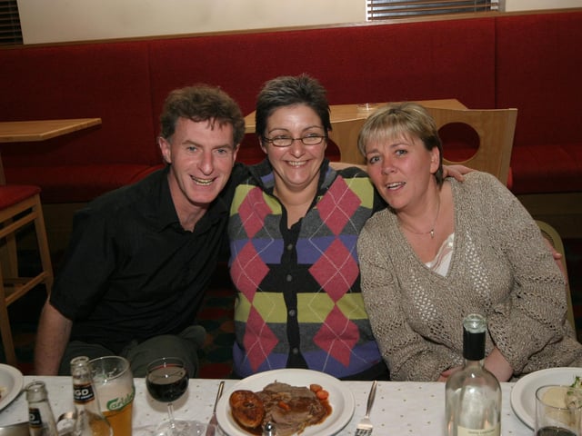 Christmas Party fun at the Exchange Resturant for members of staff from Nutherm.0020/JML : Christmas and New Year Parties 2006.