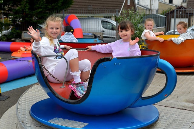 Avery and Saorise enjoy a spin in the tea cup at the Pennyburn Youth Club fun day on Friday afternoon last. Photo: George Sweeney. DER2331GS – 101